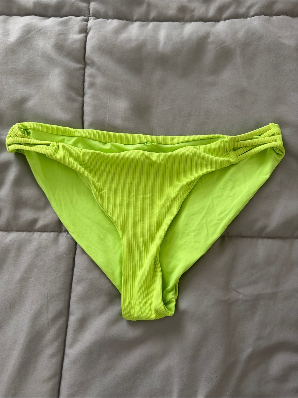NWOT dippin daisies green bikini bottom